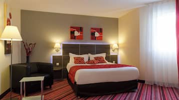 Double Room, Jetted Tub | In-room safe, desk, soundproofing, iron/ironing board