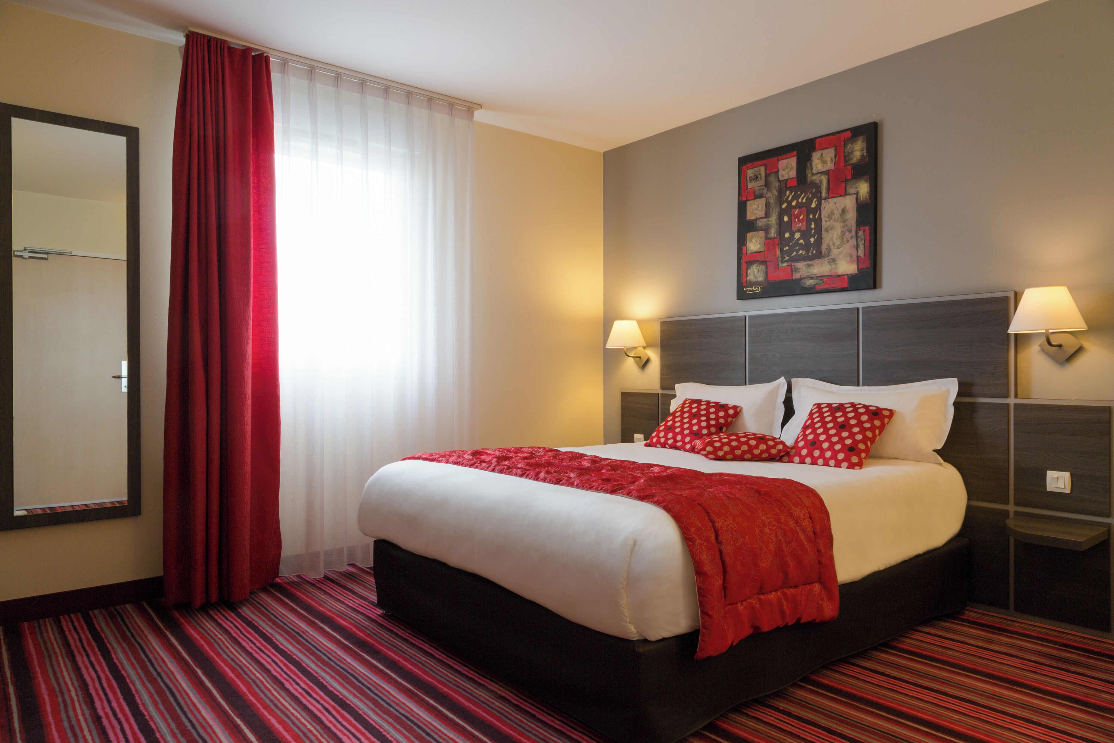 Deluxe kamer, 1 twee- of 2 eenpersoonsbedden | Een kluis op de kamer, een bureau, geluiddichte muren