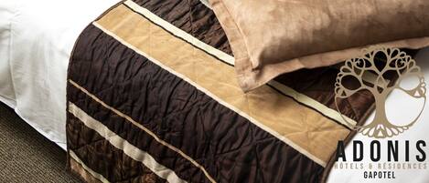 Desk, soundproofing, free WiFi, bed sheets