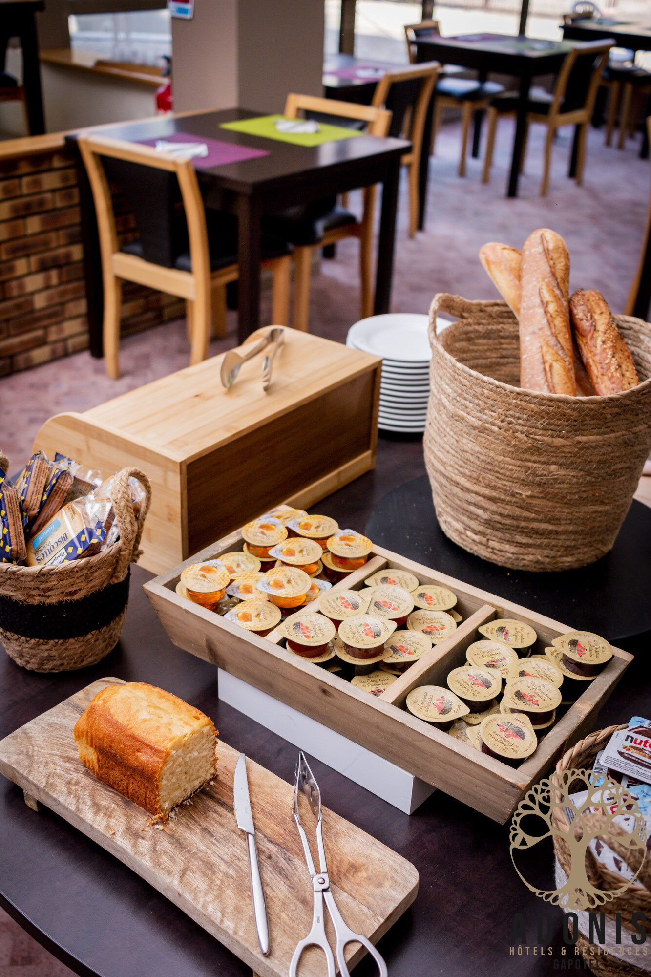 Photo - Adonis Gapotel