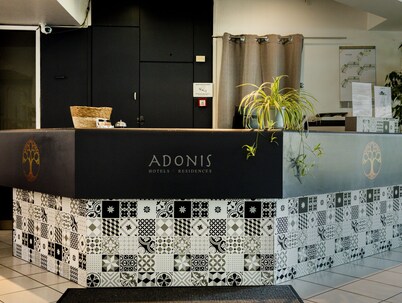 Adonis Gapotel