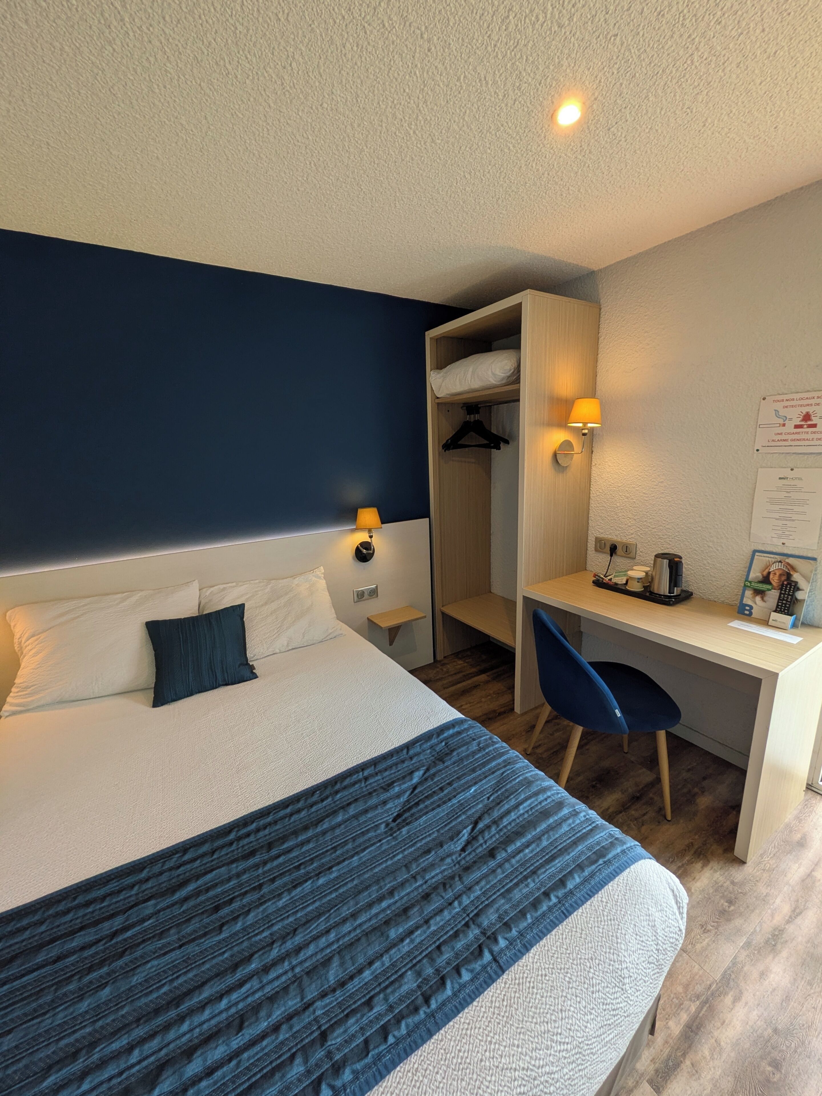 Superior Room | Desk, soundproofing, bed sheets