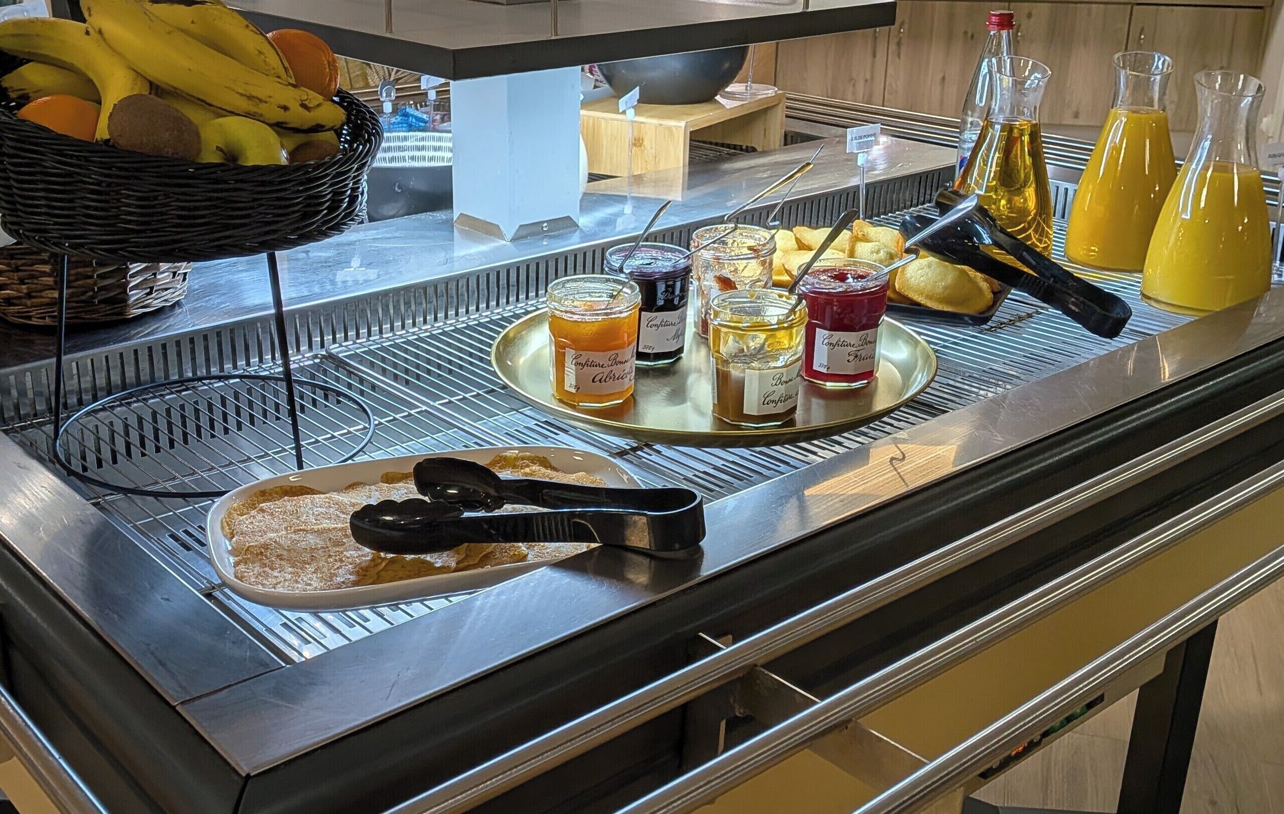 Colazione a buffet a pagamento, servita tutte le mattine 