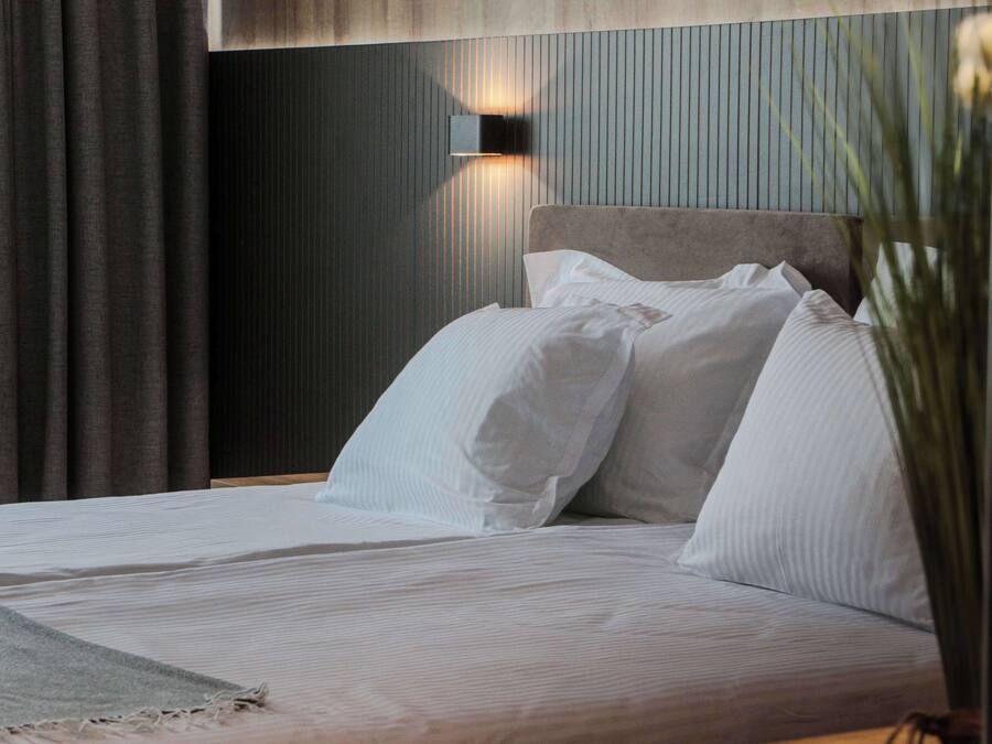 Minibar, in-room safe, desk, iron/ironing board