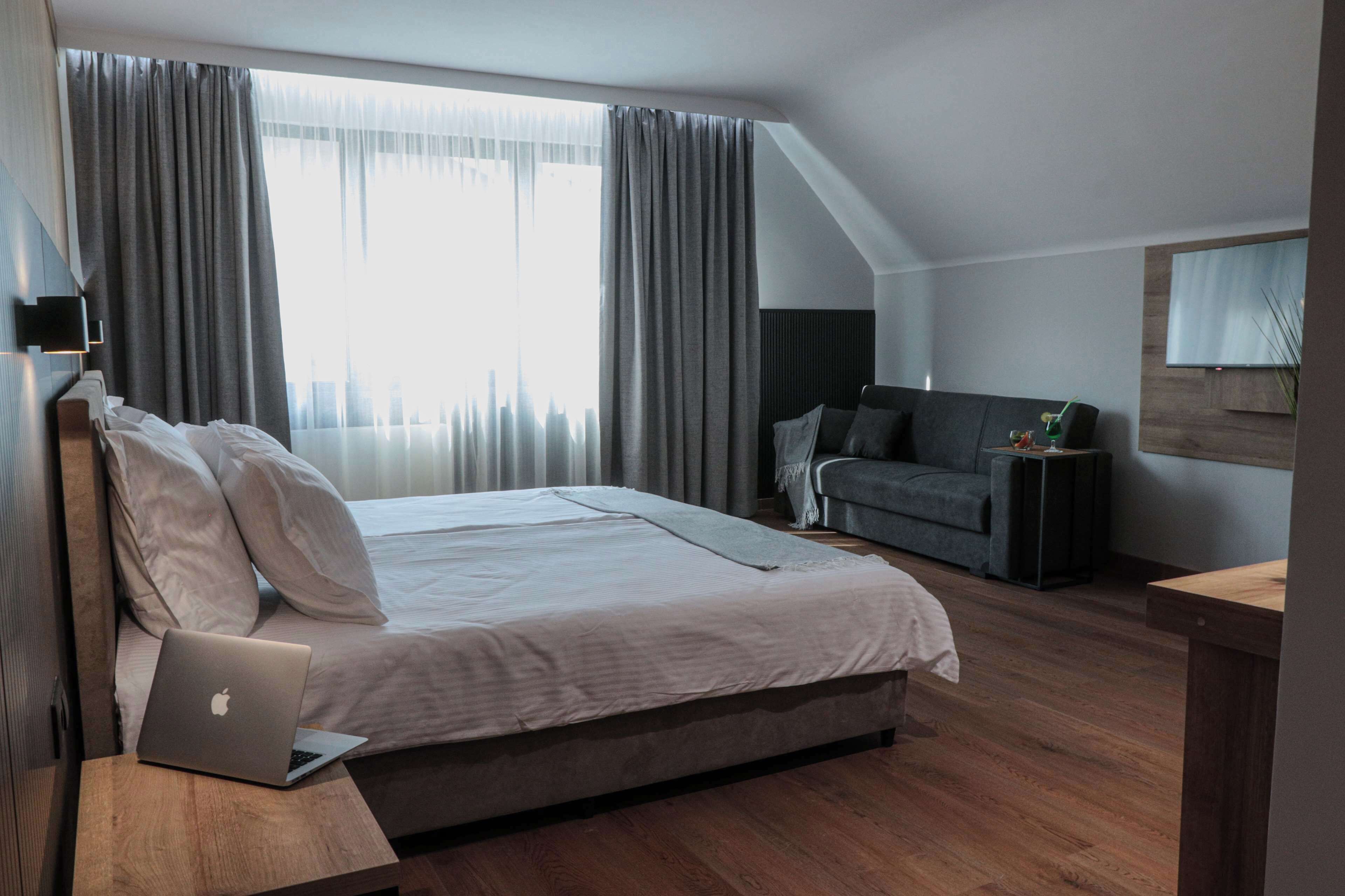 Superior Room, 2 Single Beds, Non Smoking (with Sofabed) | Minibar, in-room safe, desk, iron/ironing board