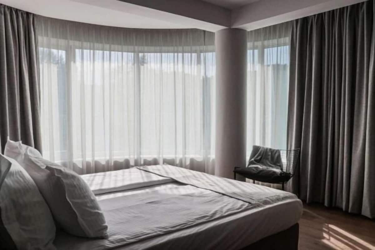 1 chambre, minibar, coffres-forts dans les chambres, bureau