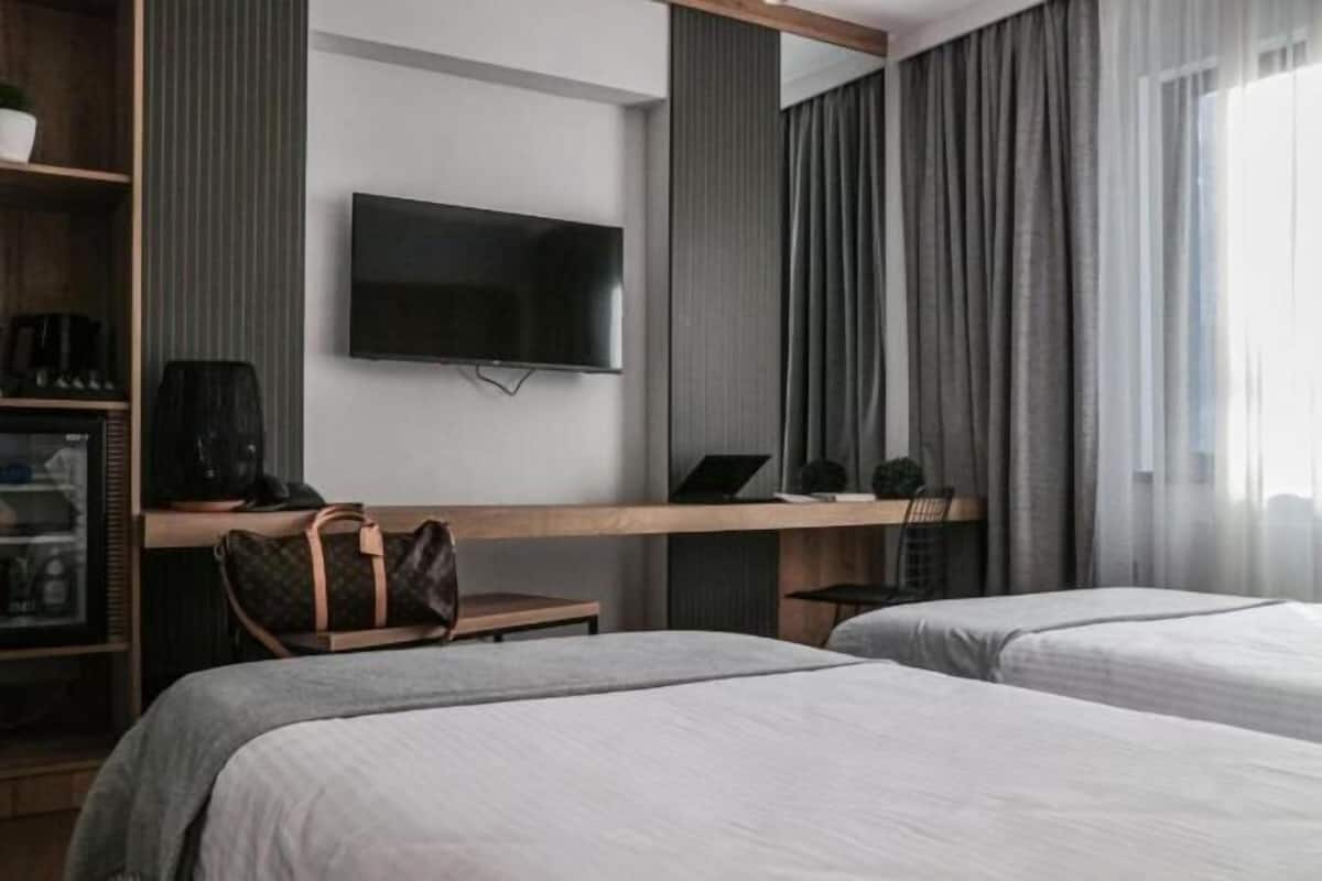 1 chambre, minibar, coffres-forts dans les chambres, bureau