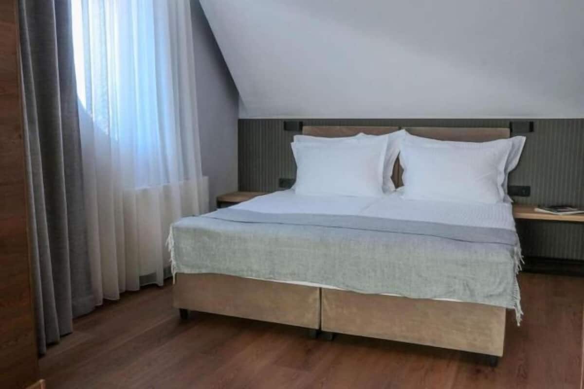 1 chambre, minibar, coffres-forts dans les chambres, bureau