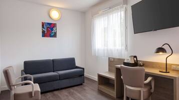 Executive Room, 1 Queen Bed, Non Smoking, Ground Floor (with Sofabed) | Premium bedding, in-room safe, desk, soundproofing