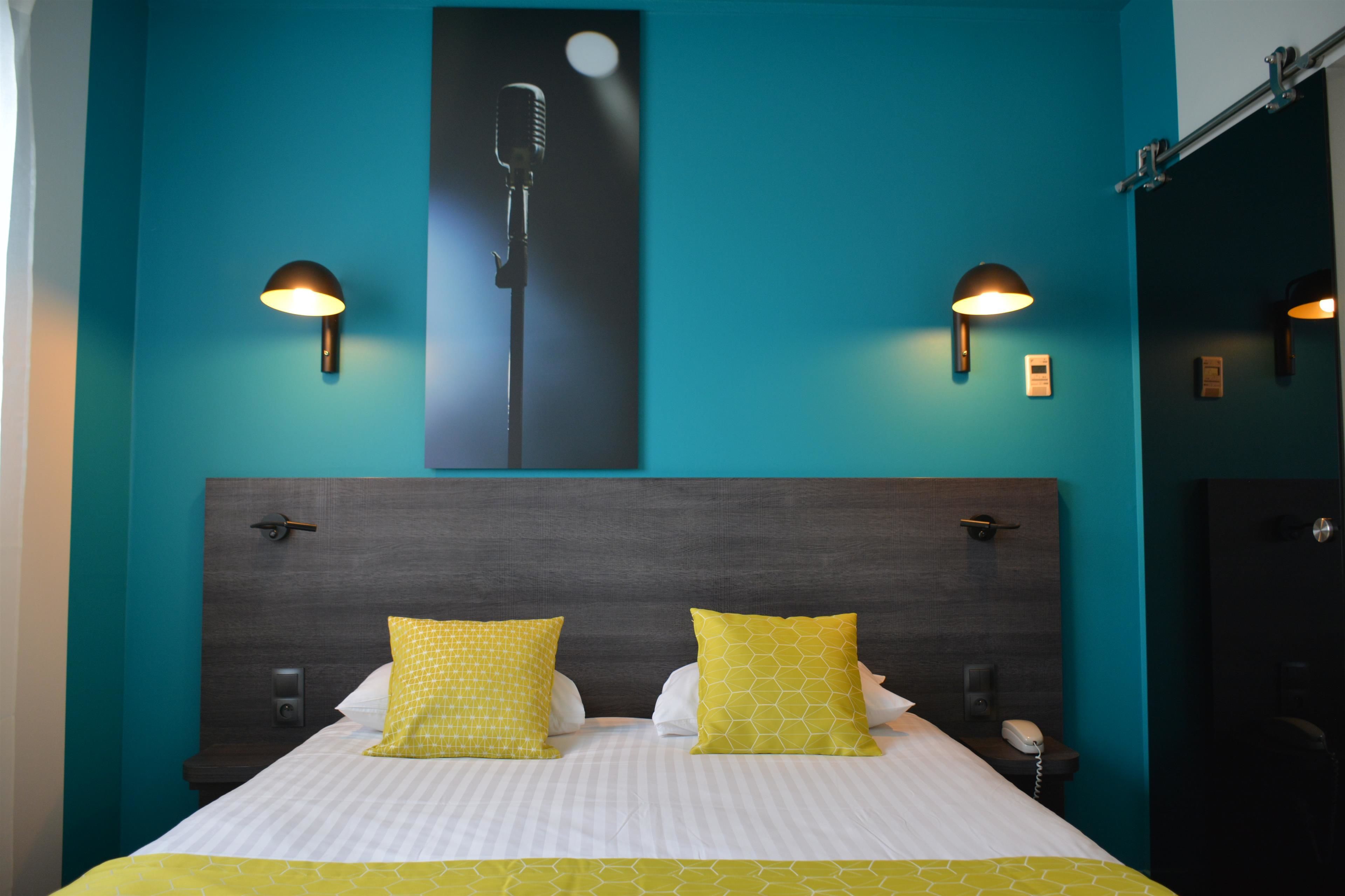 comfort room, 1 queen bed, non smoking | premium bedding, in-room safe, desk, soundproofing