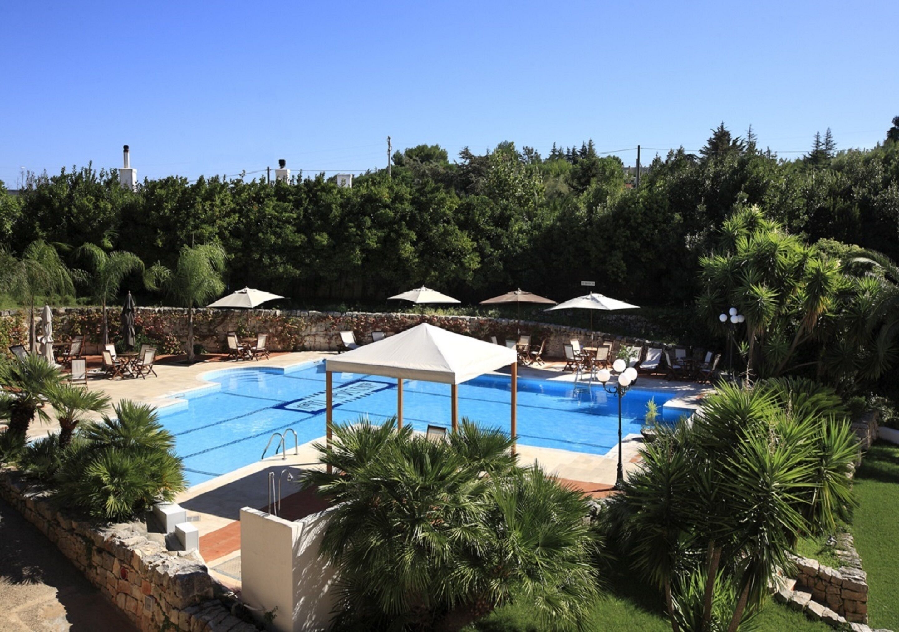 outdoor pool, open 10:00 am to 6:00 pm, pool umbrellas, pool loungers