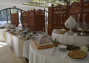 Ilmainen päivittäinen mannermainen aamiainen 