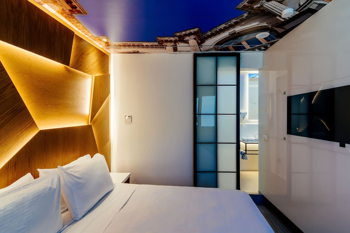 1 bedroom, in-room safe, desk, soundproofing