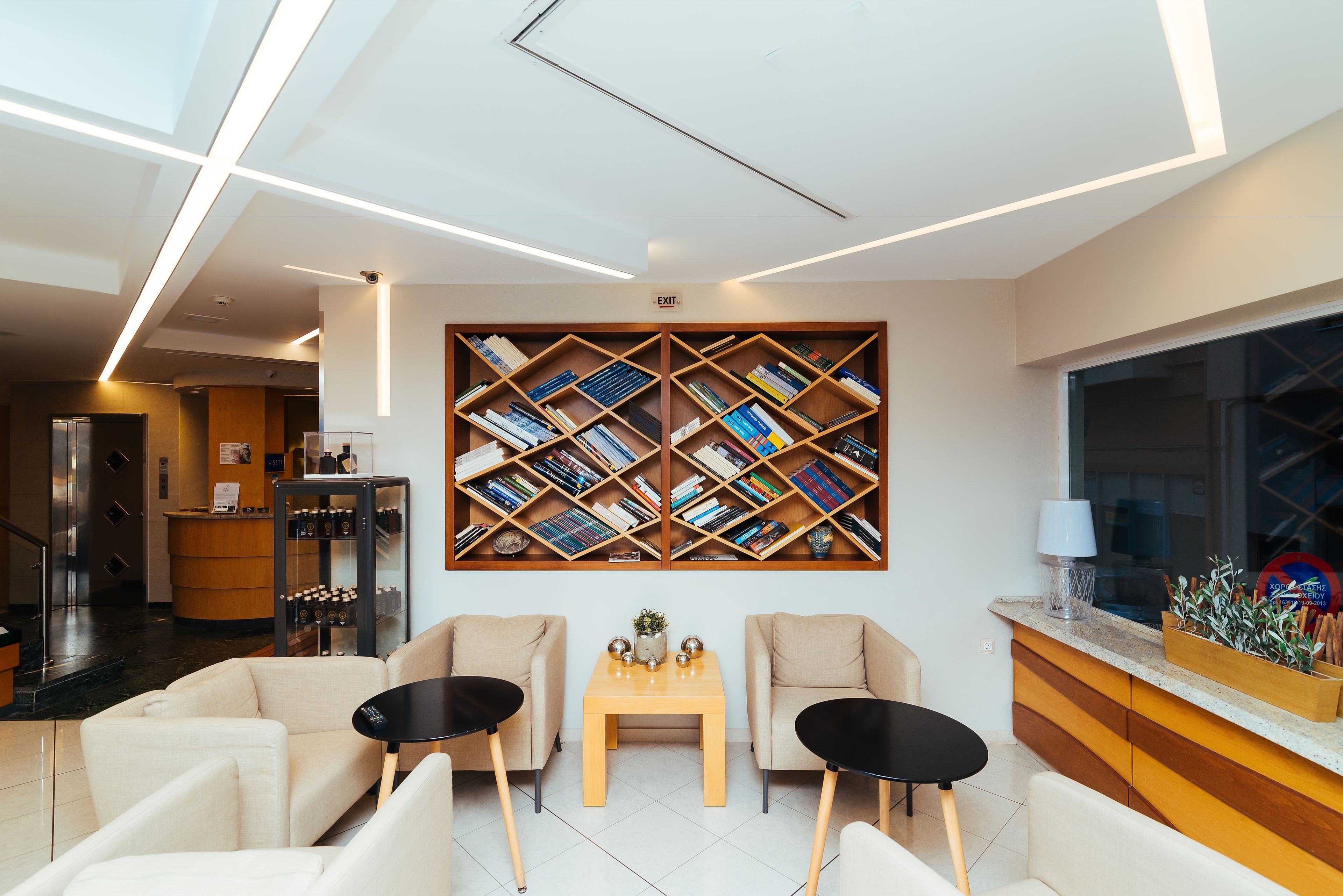 Lobby lounge