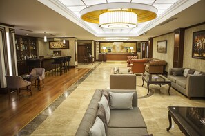 Lobby sitting area - Bilek Istanbul Hotel (Istanbul)