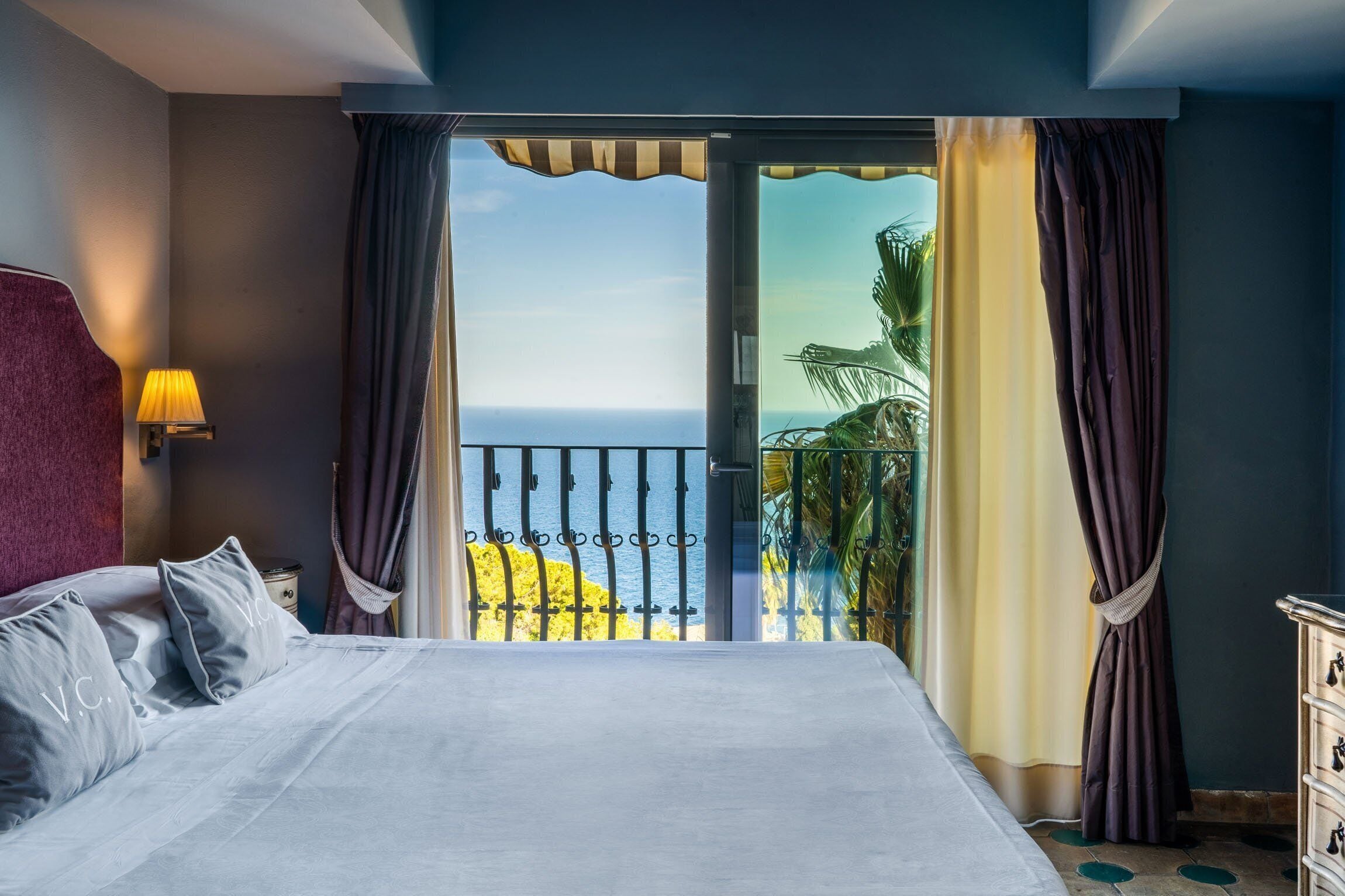 deluxe double or twin room | billiards