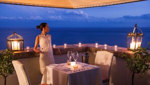 Breakfast, lunch and dinner served - HOTEL VILLA CARLOTTA (Taormina)