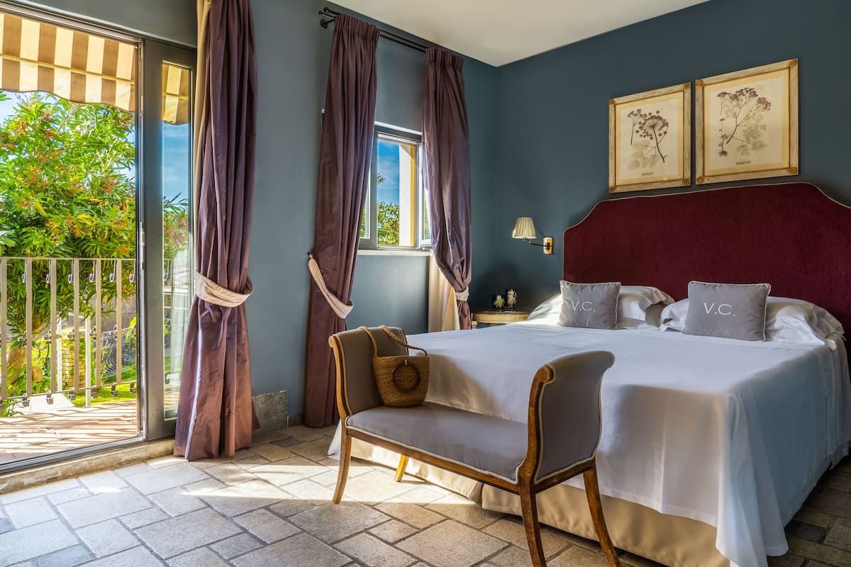 3 bedrooms, premium bedding, minibar, in-room safe