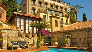 Piscine extérieure (ouverte en saison)