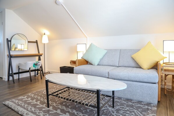 Suíte, 1 cama King (Living Area) | 2 quartos, roupas de cama premium, cofres nos quartos