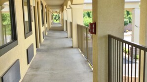 施設の正面