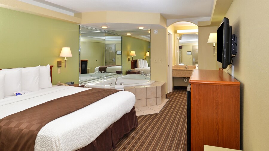 Americas Best Value Inn & Suites University Ave