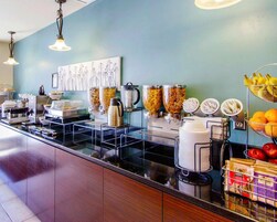 Desayuno continental gratuito y diario