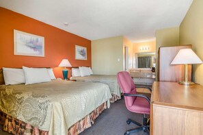 Luxe beddengoed, individueel gemeubileerd, een bureau