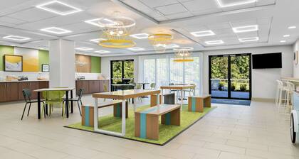 Spark by Hilton Tupelo