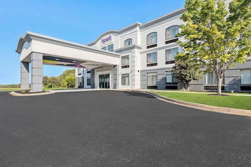 Spark by Hilton Tupelo