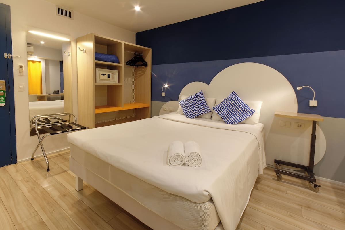 1 bedroom, minibar, individually decorated, desk