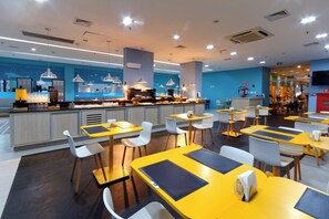 Daily buffet breakfast (BRL 45 per person)