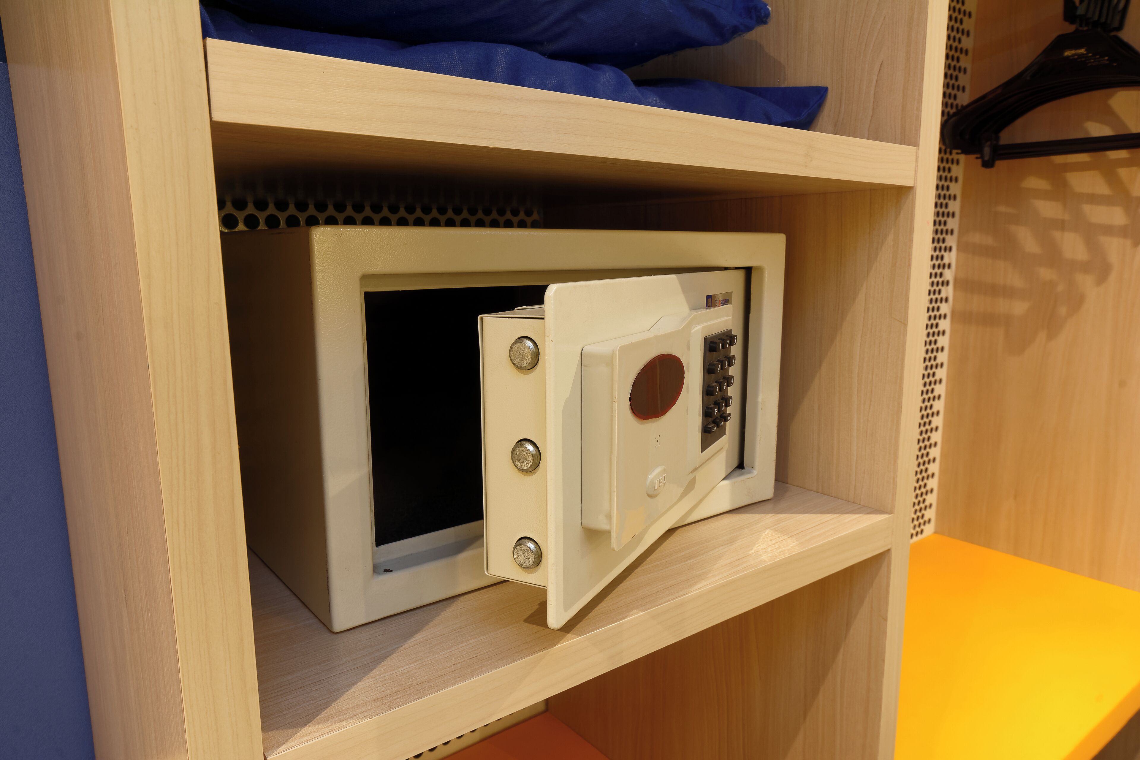 1 bedroom, minibar, individually decorated, desk