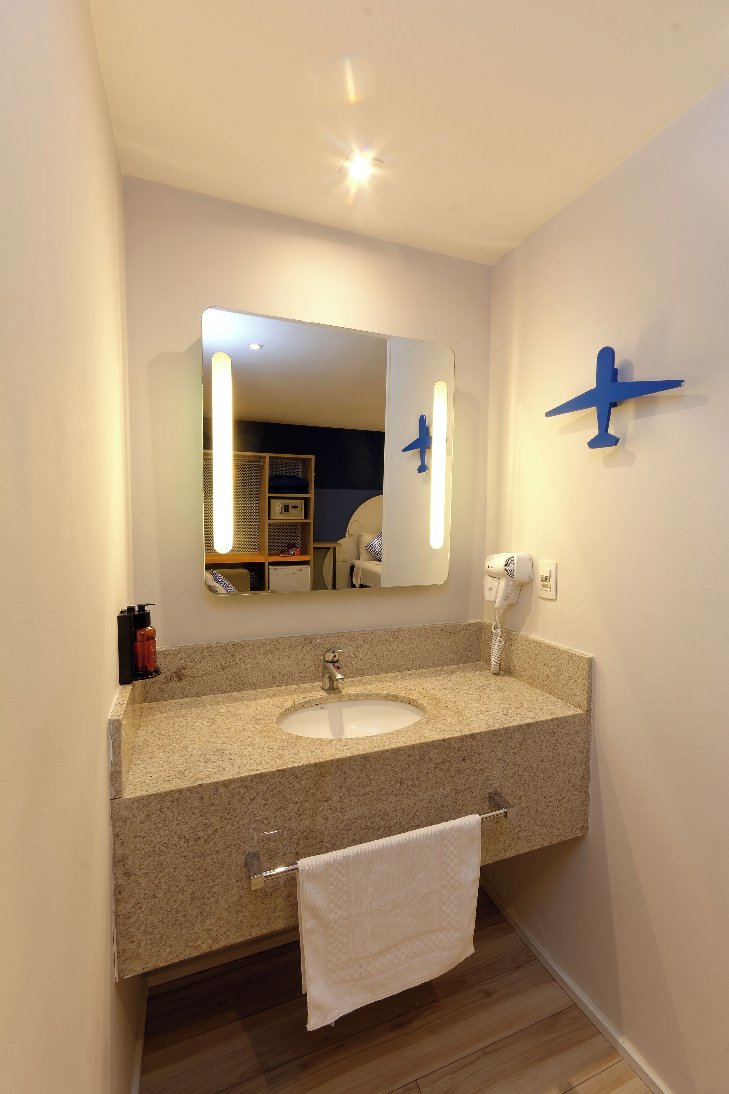 1 bedroom, minibar, individually decorated, desk