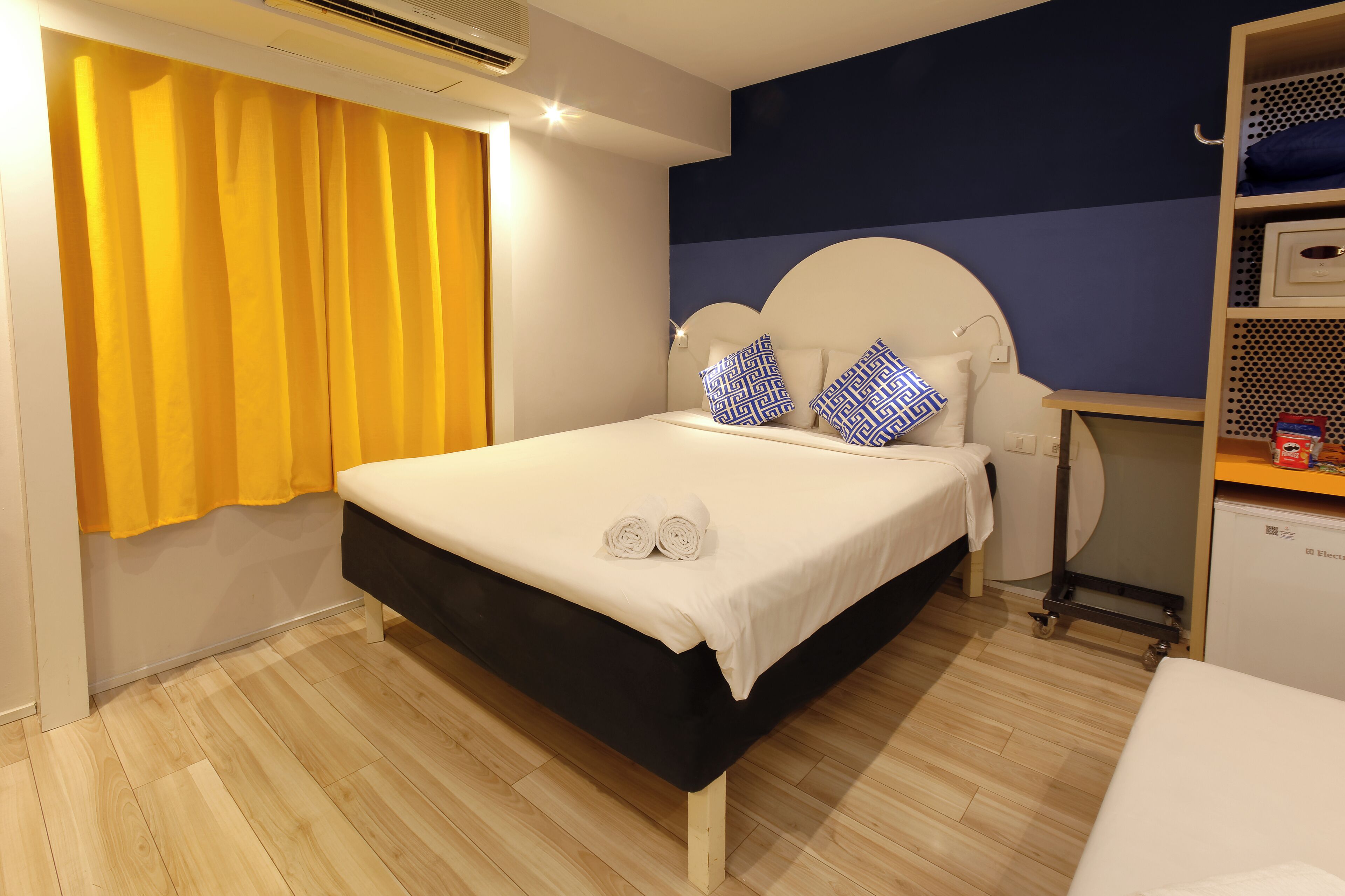 standard double room | 1 bedroom, minibar, individually decorated, desk