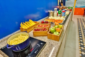 Daily buffet breakfast (BRL 45 per person)