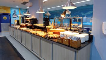 Café da manhã com buffet todos os dias (BRL 45 por pessoa)