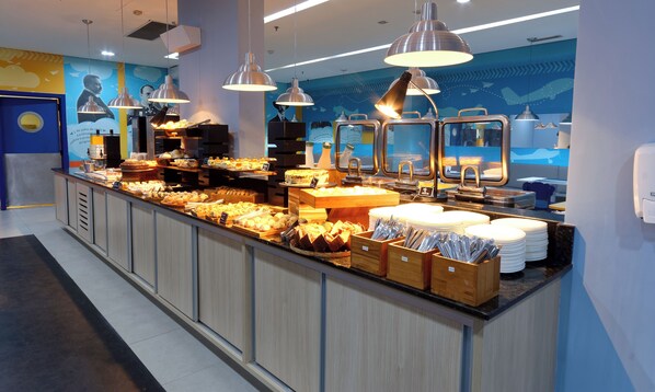 Desayuno buffet diario (BRL 45 por persona)