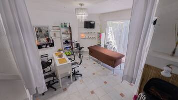 Couples treatment rooms, body treatments, body scrubs, facials
