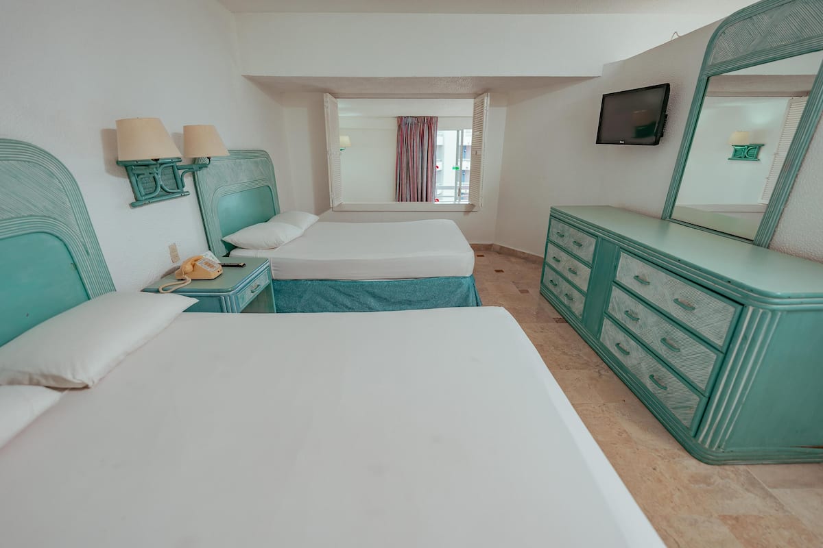 1 Schlafzimmer, Daunenbettdecken, Zimmersafe, Bügeleisen/Bügelbrett