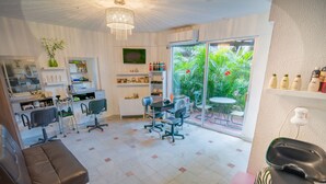 Salle de soins pour les couples, soins du corps, exfoliation