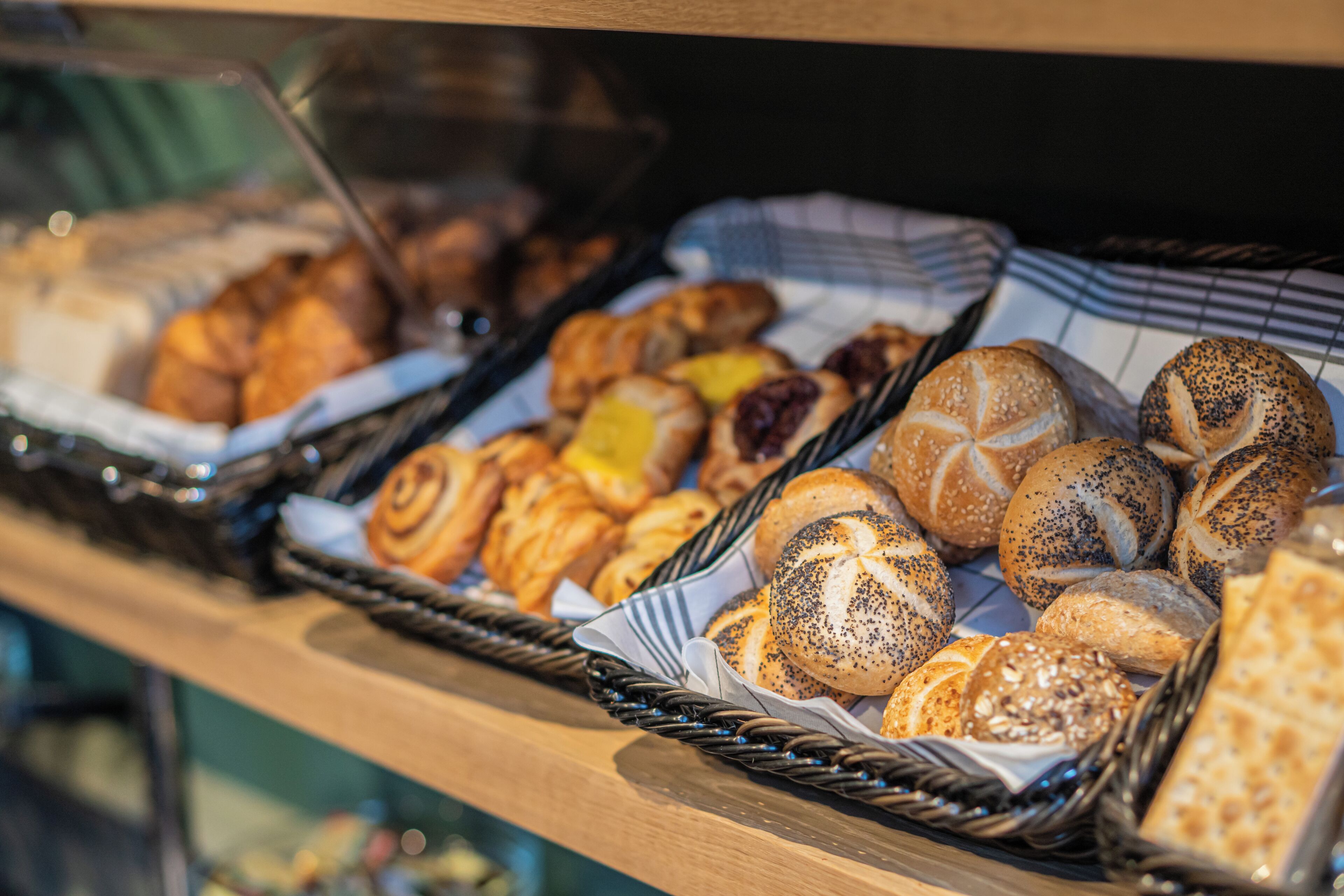 daily buffet breakfast (eur 20 per person)