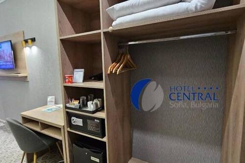 Chambre Triple Classique | Literie de qualité supérieure, matelas mémoire de forme, minibar