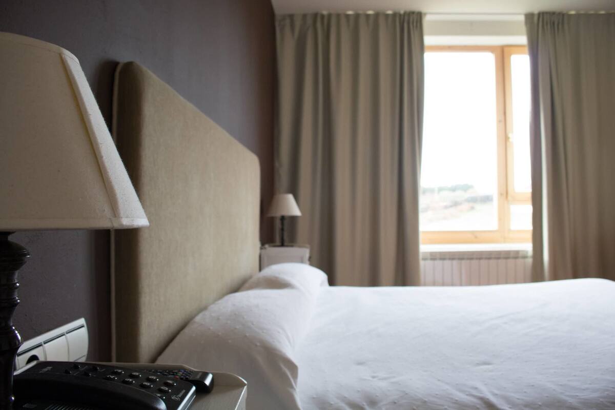 Cribs (free), rollaway beds (surcharge), WiFi (free), bed sheets