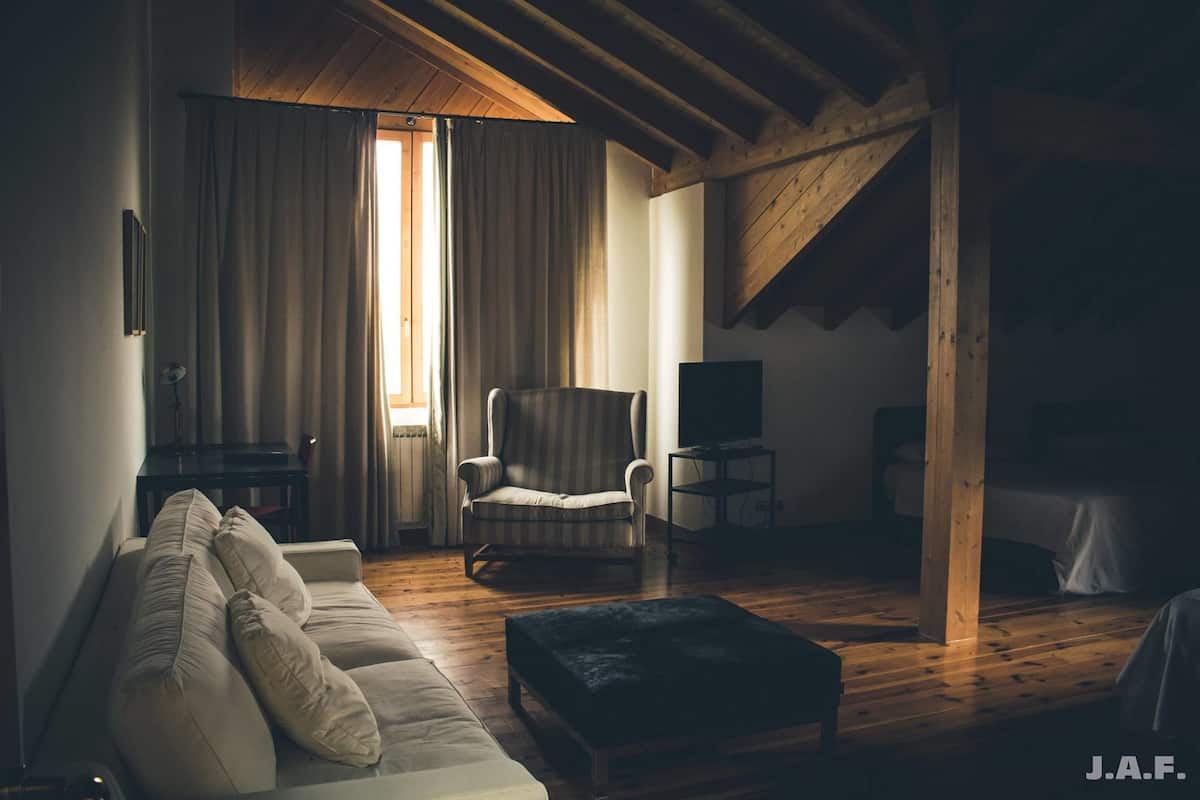 Family Studio | Cribs (free), rollaway beds (surcharge), WiFi (free), bed sheets