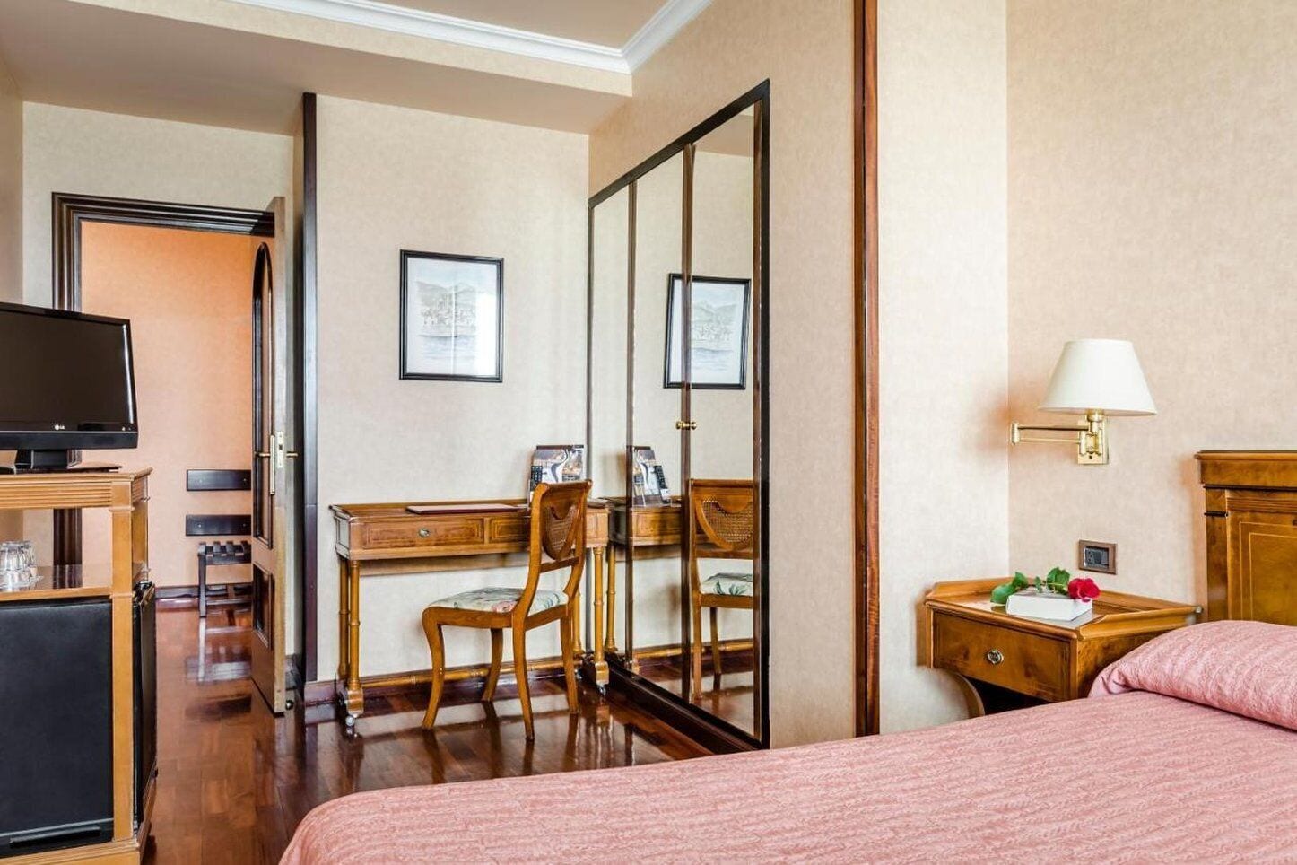 1 bedroom, premium bedding, minibar, in-room safe