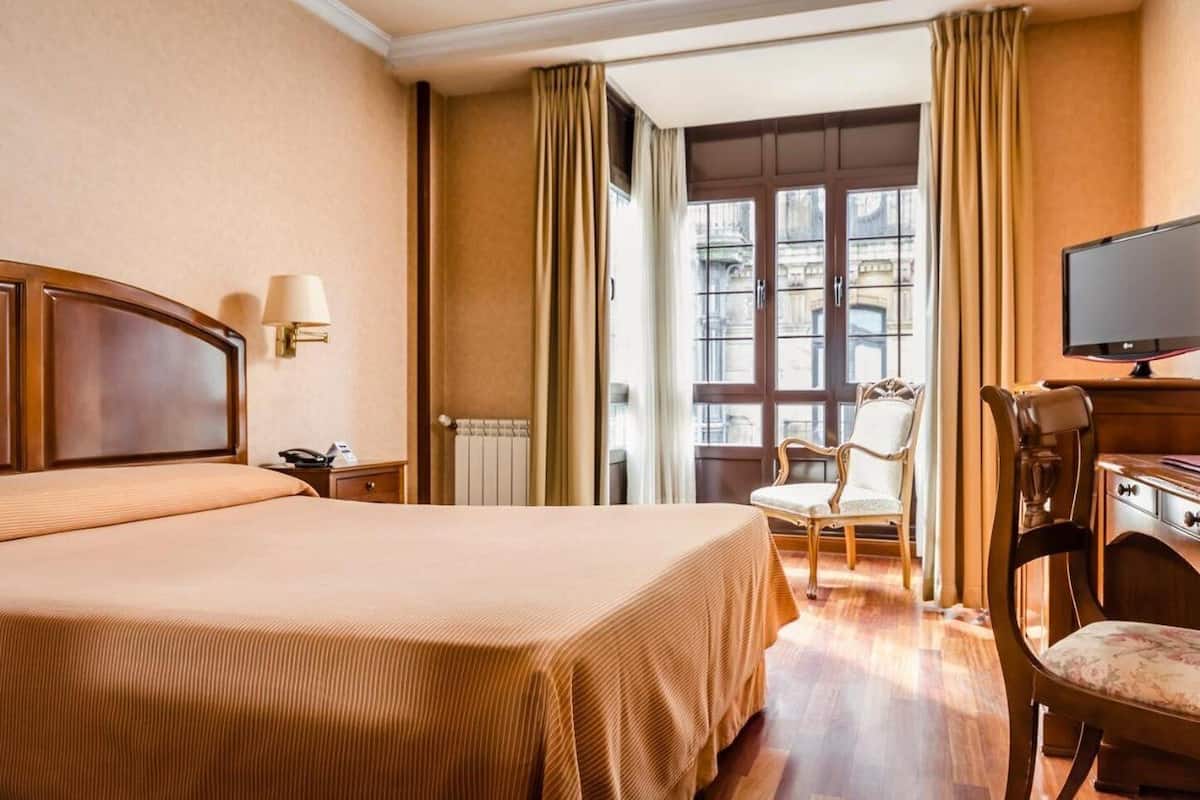 1 bedroom, premium bedding, minibar, in-room safe