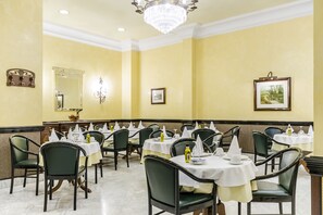 Daily continental breakfast (EUR 10 per person) - Hotel Alcomar (Gijon)