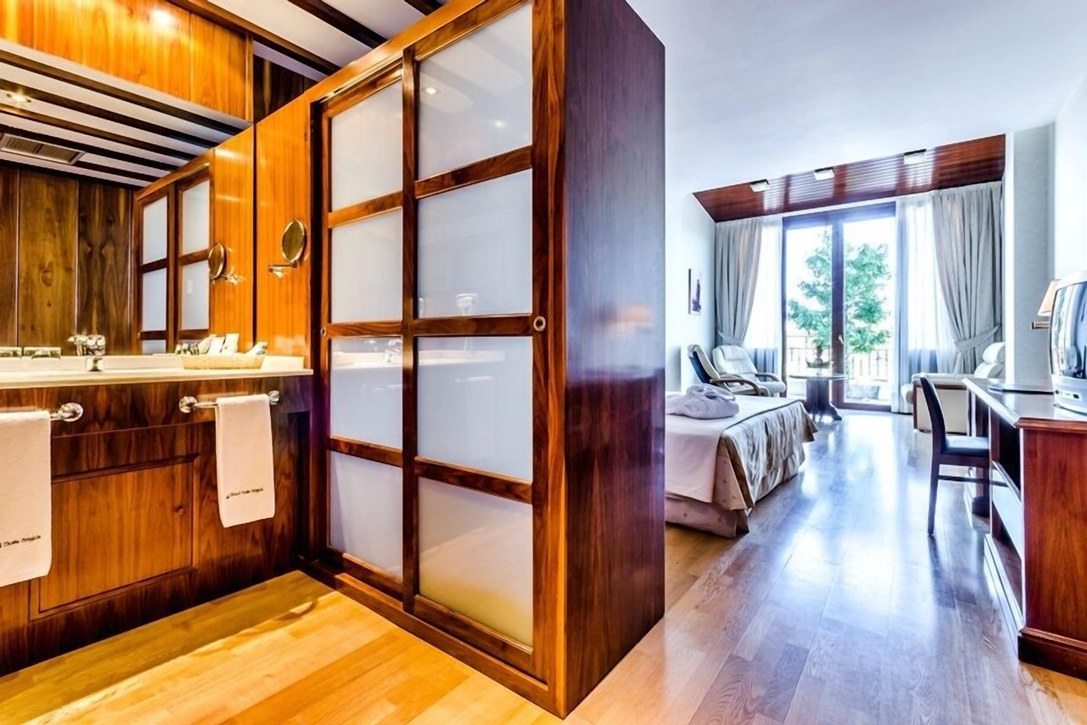 Minibar, in-room safe, free cots/infant beds, rollaway beds