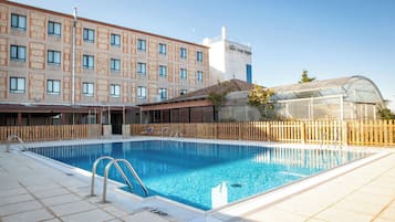 Seasonal outdoor pool, sun loungers
